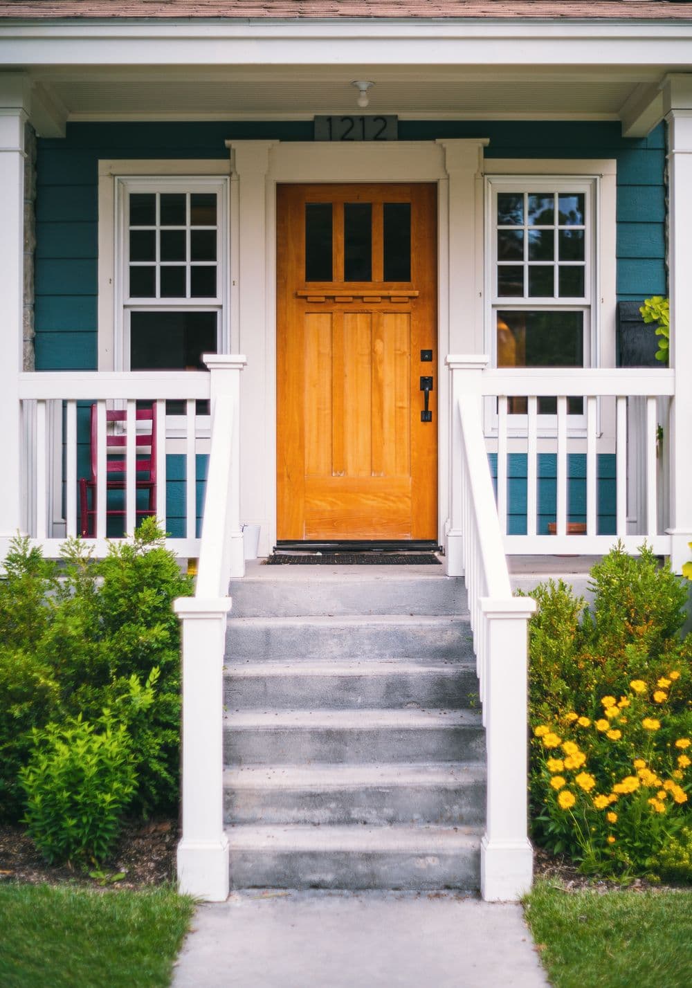 The front steps and door of a neighborhood home